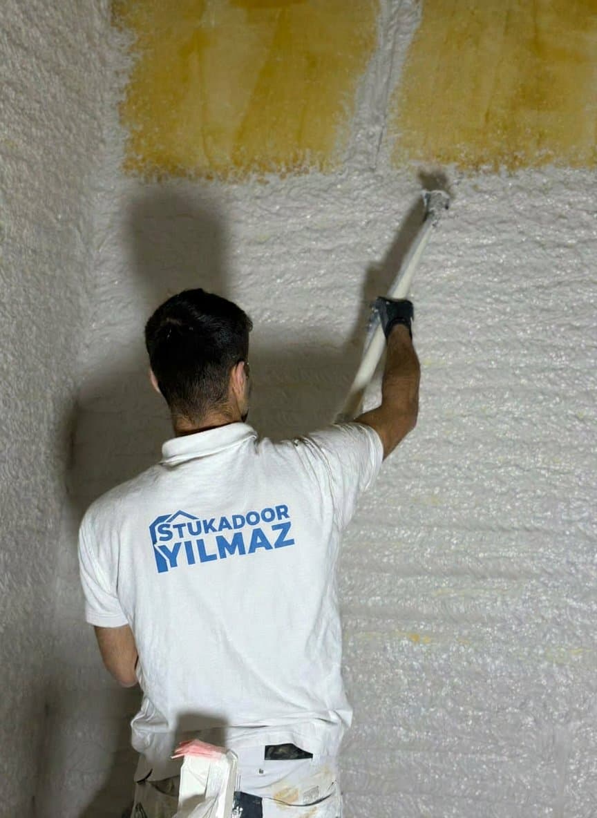 Stukadoor Yilmaz vakmannen aan het werk
